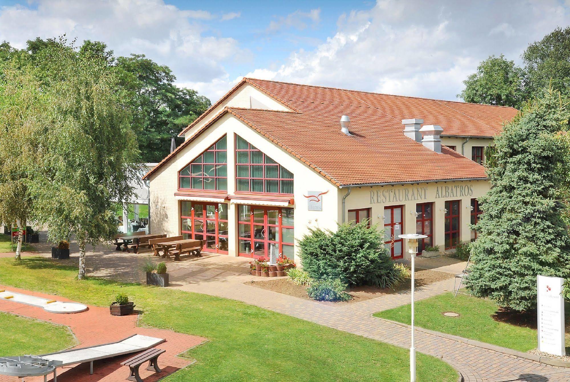 Bernstein Acamed Resort Nienburg  Extérieur photo